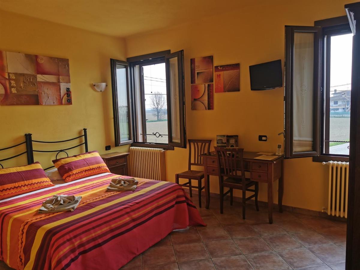 Casa Di Campagna B&B La Corte Ferrara Exterior photo