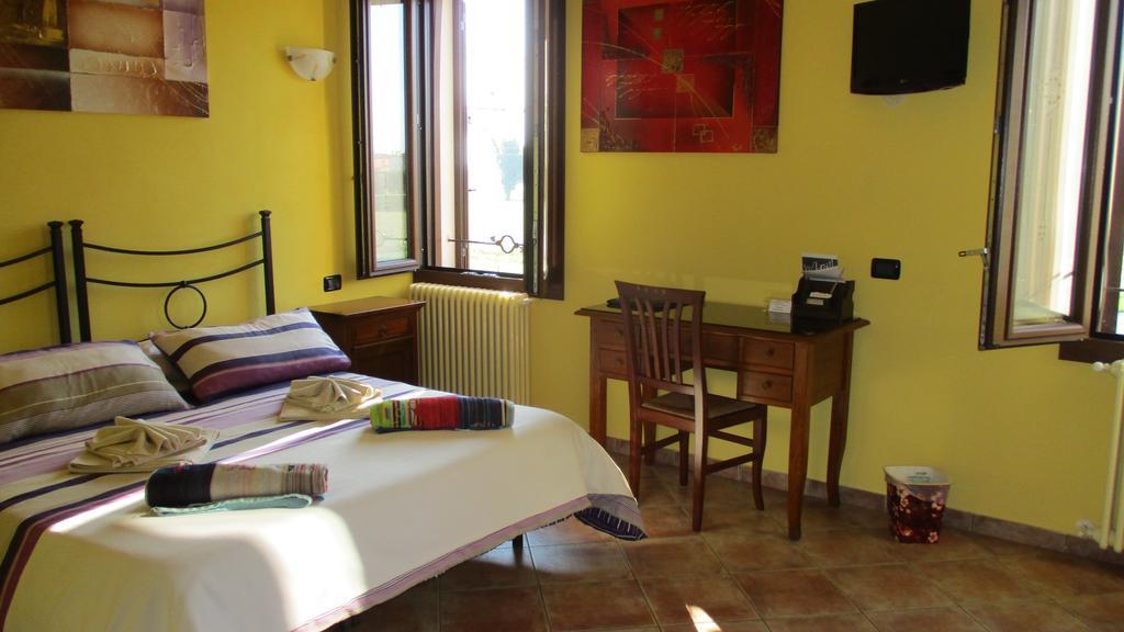 Casa Di Campagna B&B La Corte Ferrara Exterior photo